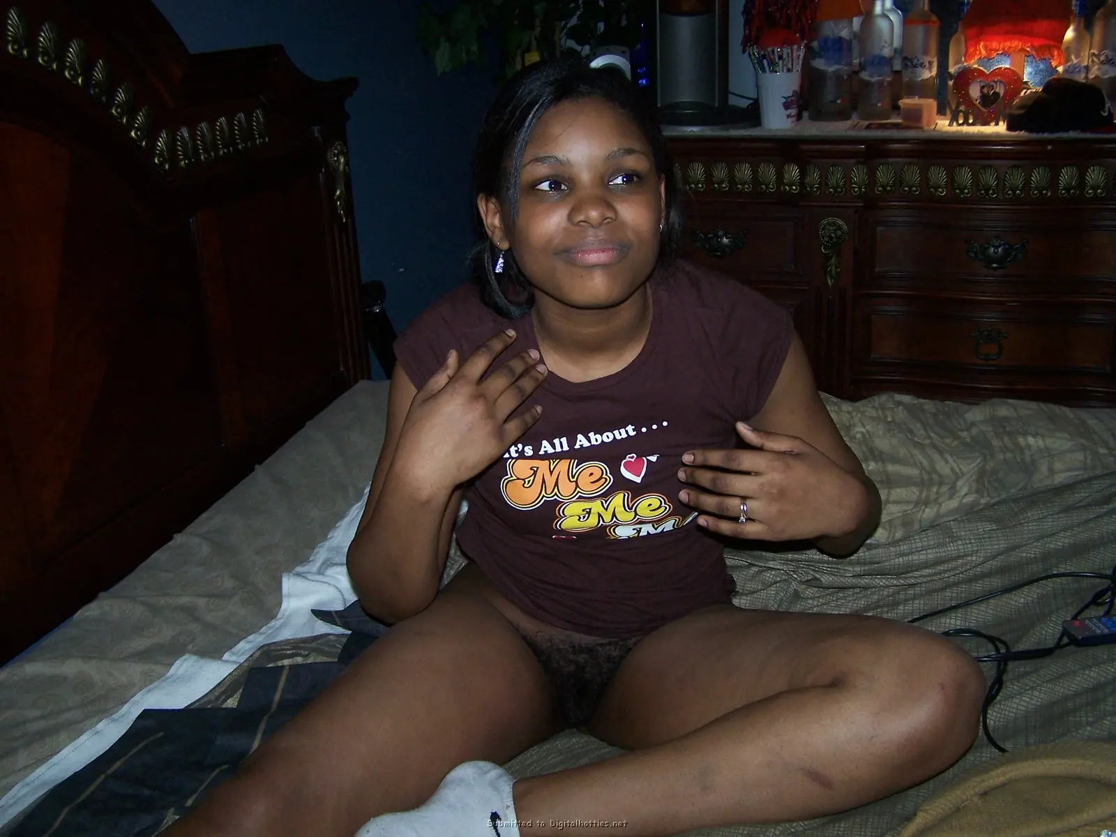 Black girl poses naked and fucks - Explicit amateur porn photos