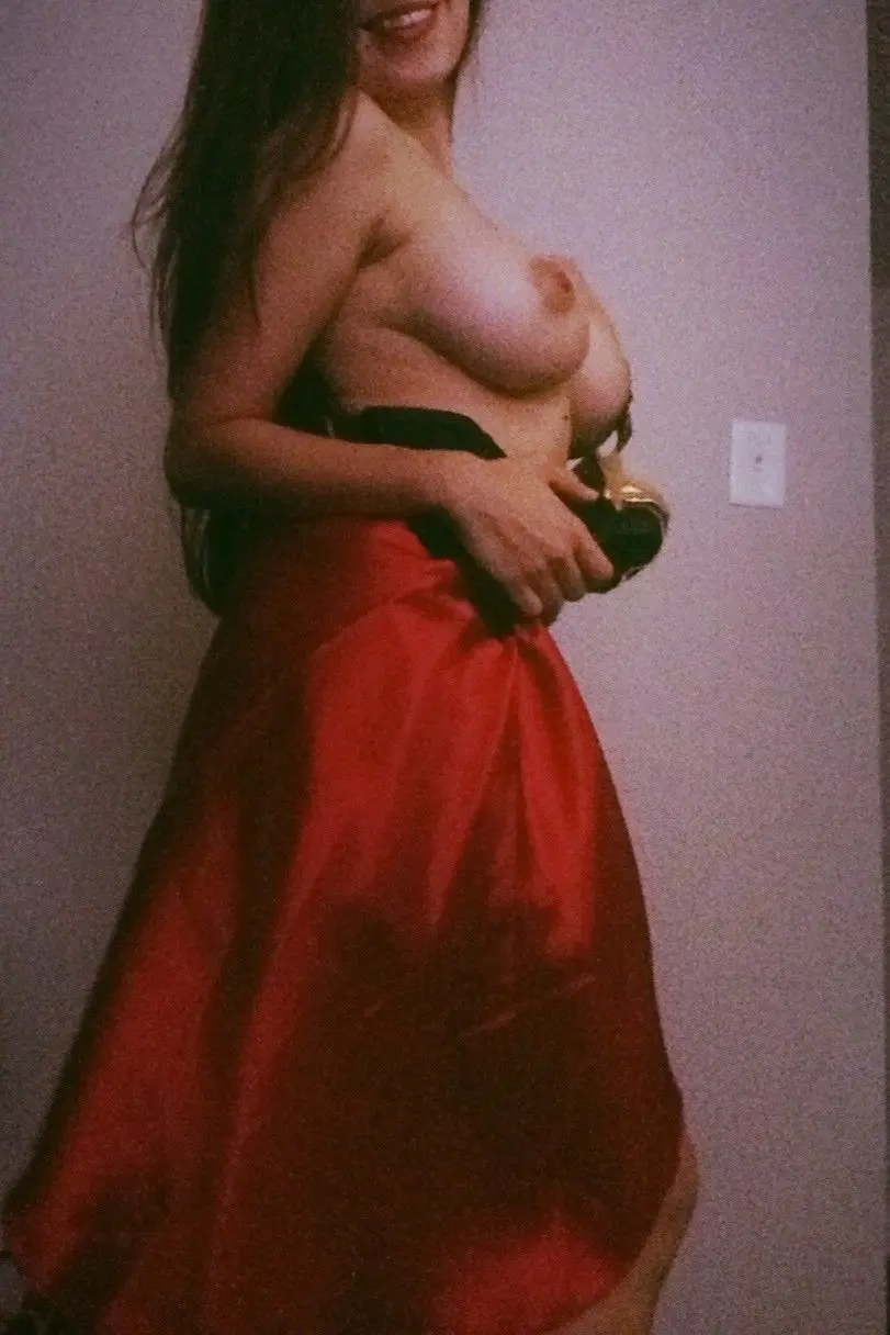 Seductive topless busty girl posing for amateur photo shoot