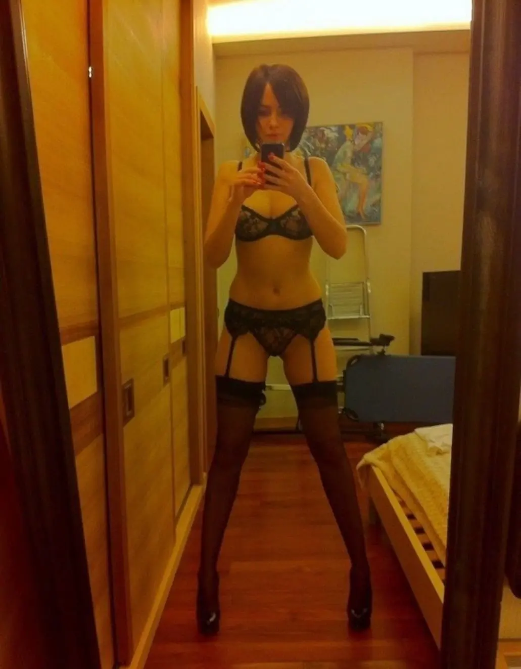 Sizzling Russian Swinger Babe in Hot Nude Photos