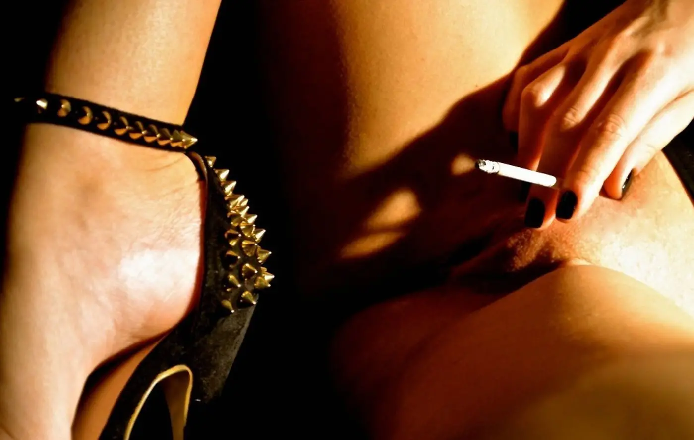 Sizzling Russian Swinger Babe in Hot Nude Photos