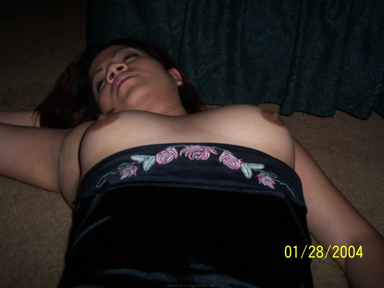 Sultry Mulatto with Stunning Booty Gives Blowjob to Lucky Guy