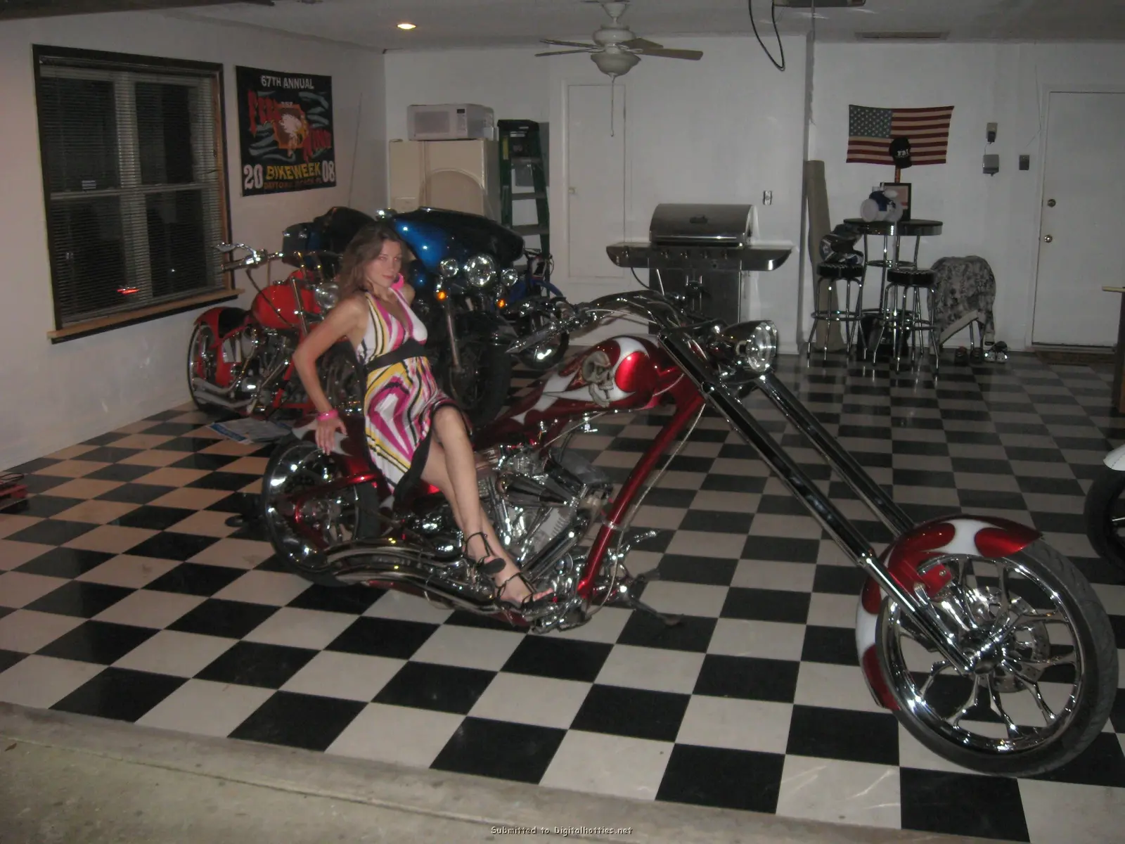 Young MILF gets pussy licked and fucked in amateur porn.