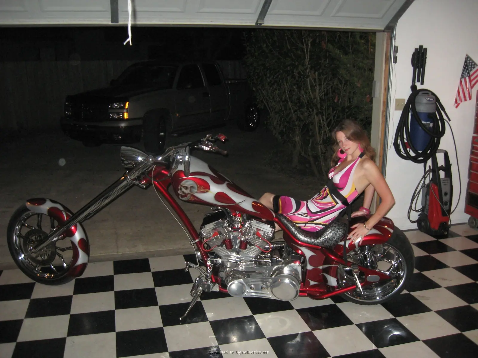 Young MILF gets pussy licked and fucked in amateur porn.