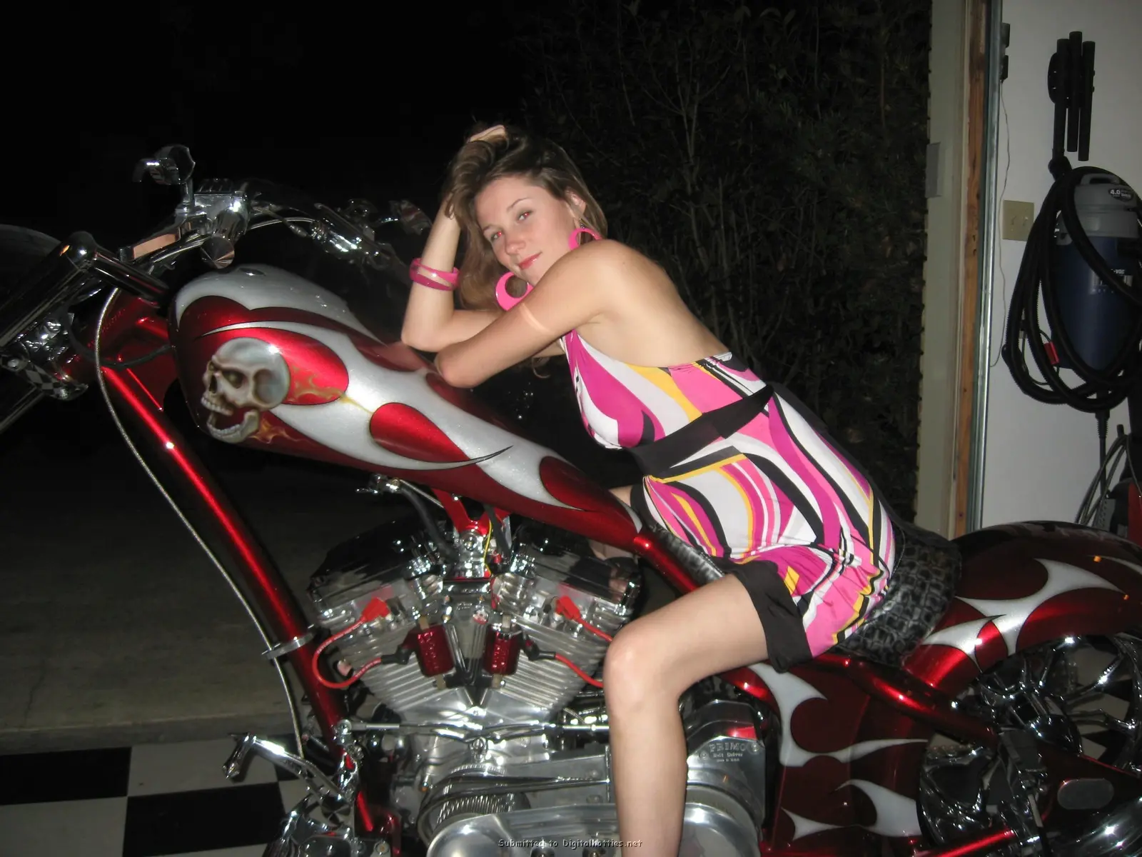 Young MILF gets pussy licked and fucked in amateur porn.