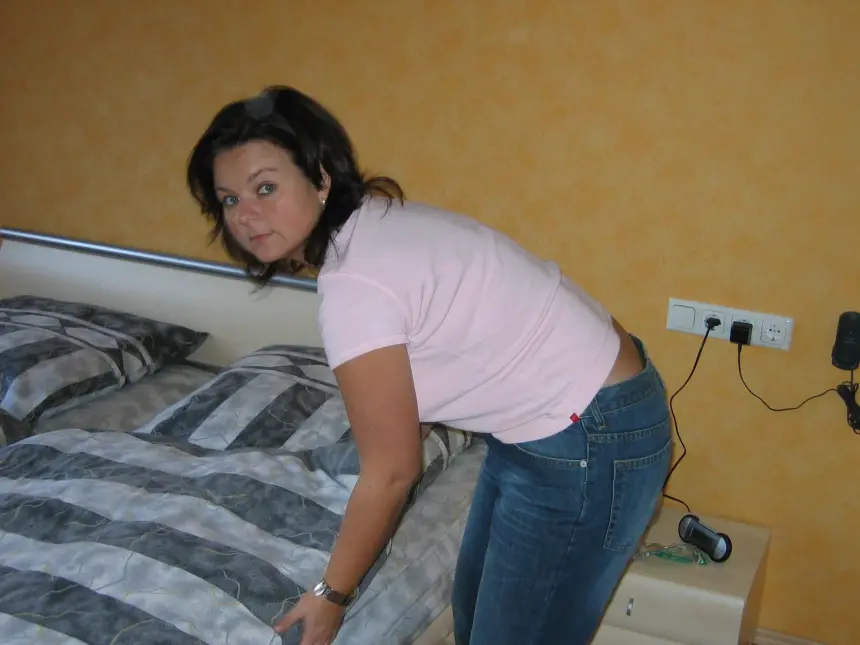 Seductive Mature Wife Poses Explicitly for Husband - Amateur Photo