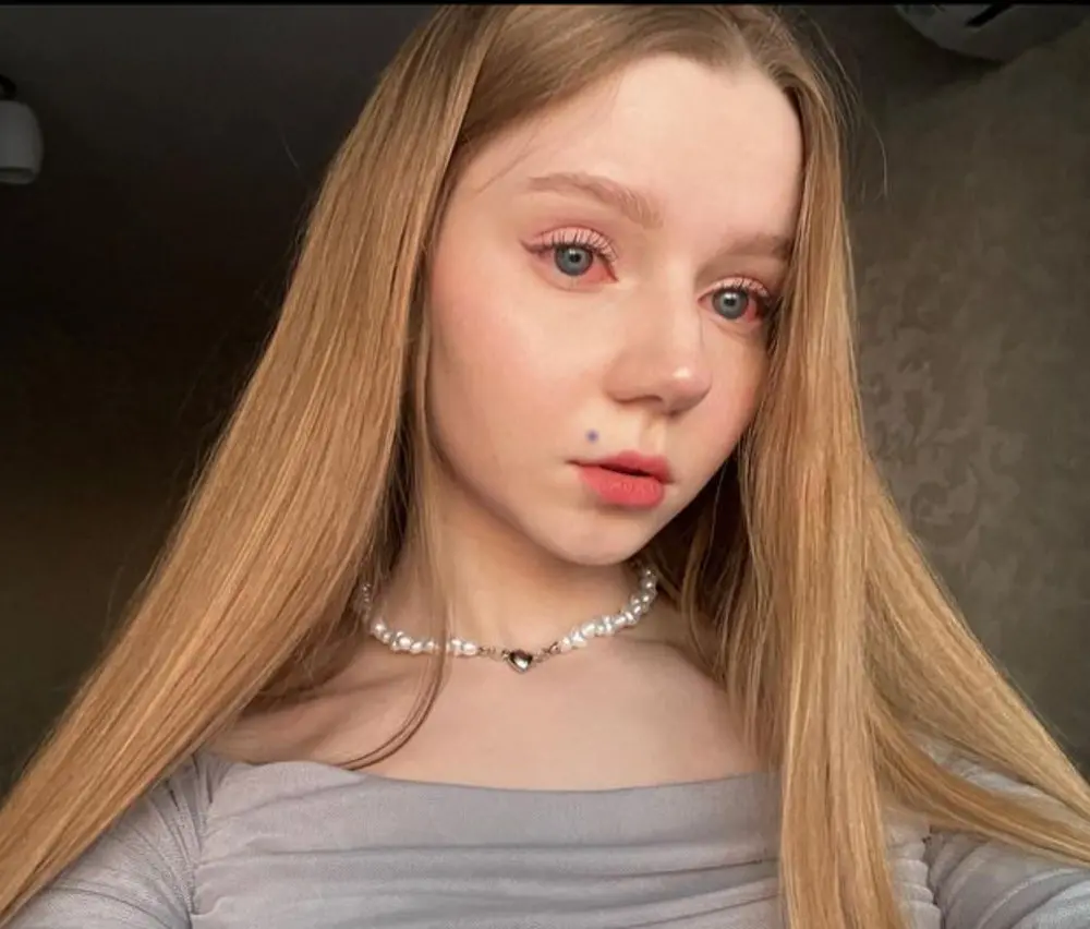 Sexy Babe Poses in Stockings and Tight Leggings, Showing Off Her Booty