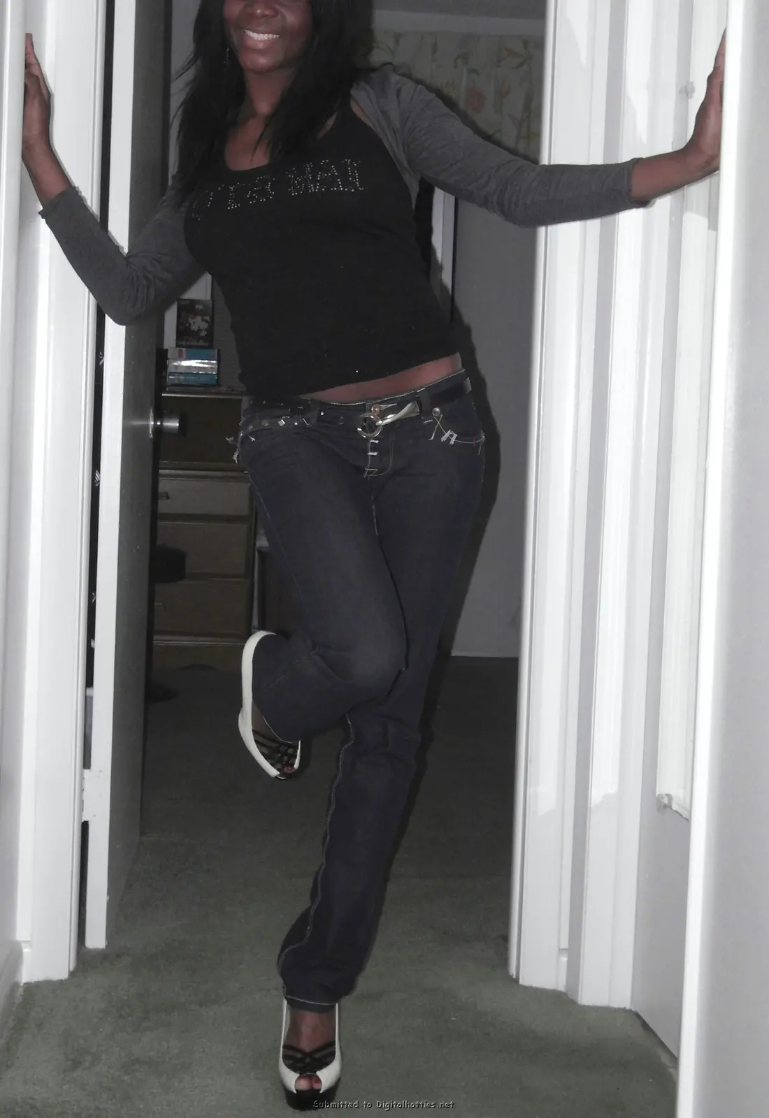 Interracial Amateur Porn: Ebony Slut Fucks White Guy