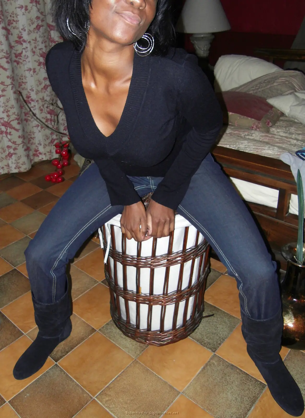 Interracial Amateur Porn: Ebony Slut Fucks White Guy