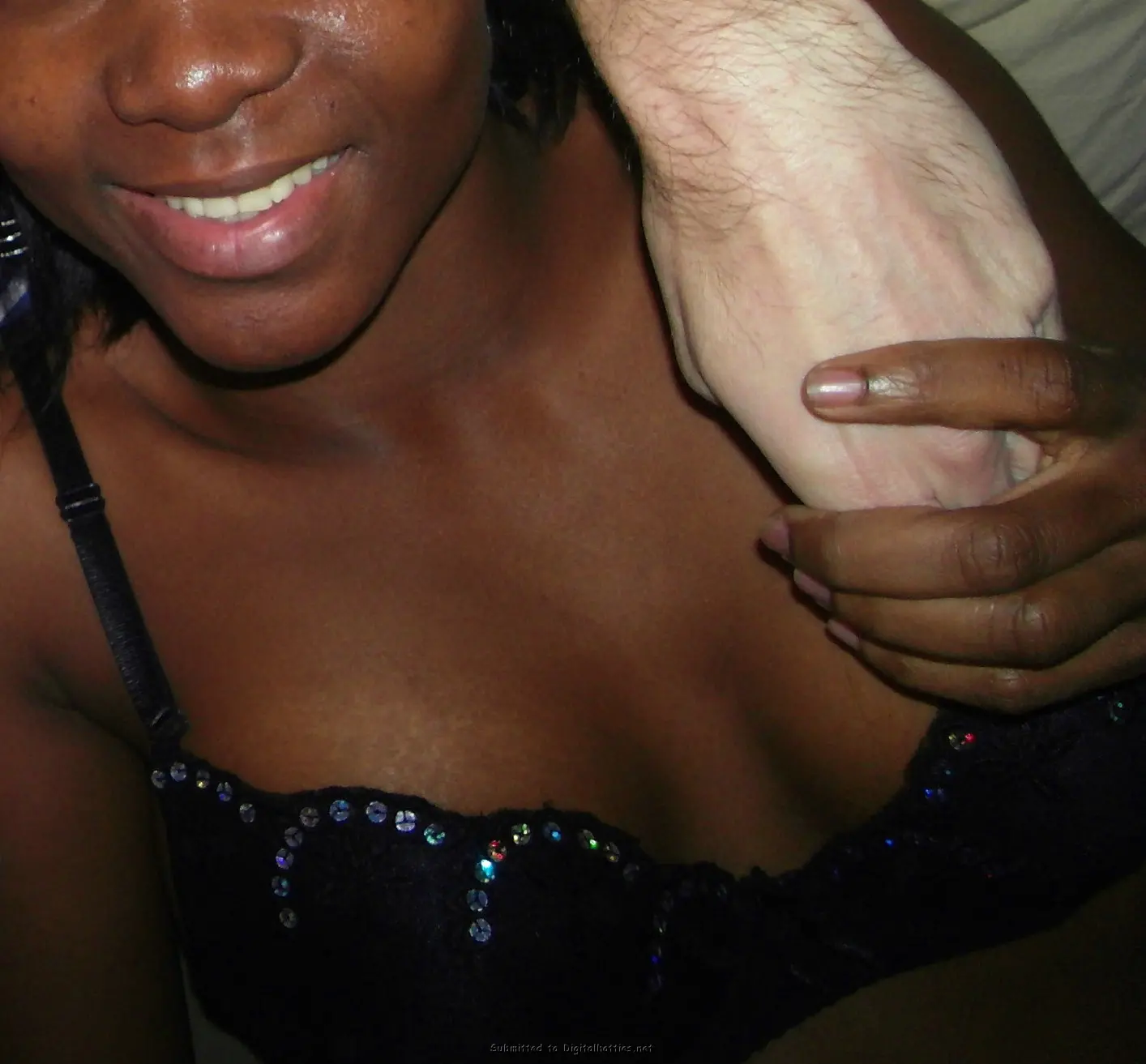 Interracial Amateur Porn: Ebony Slut Fucks White Guy