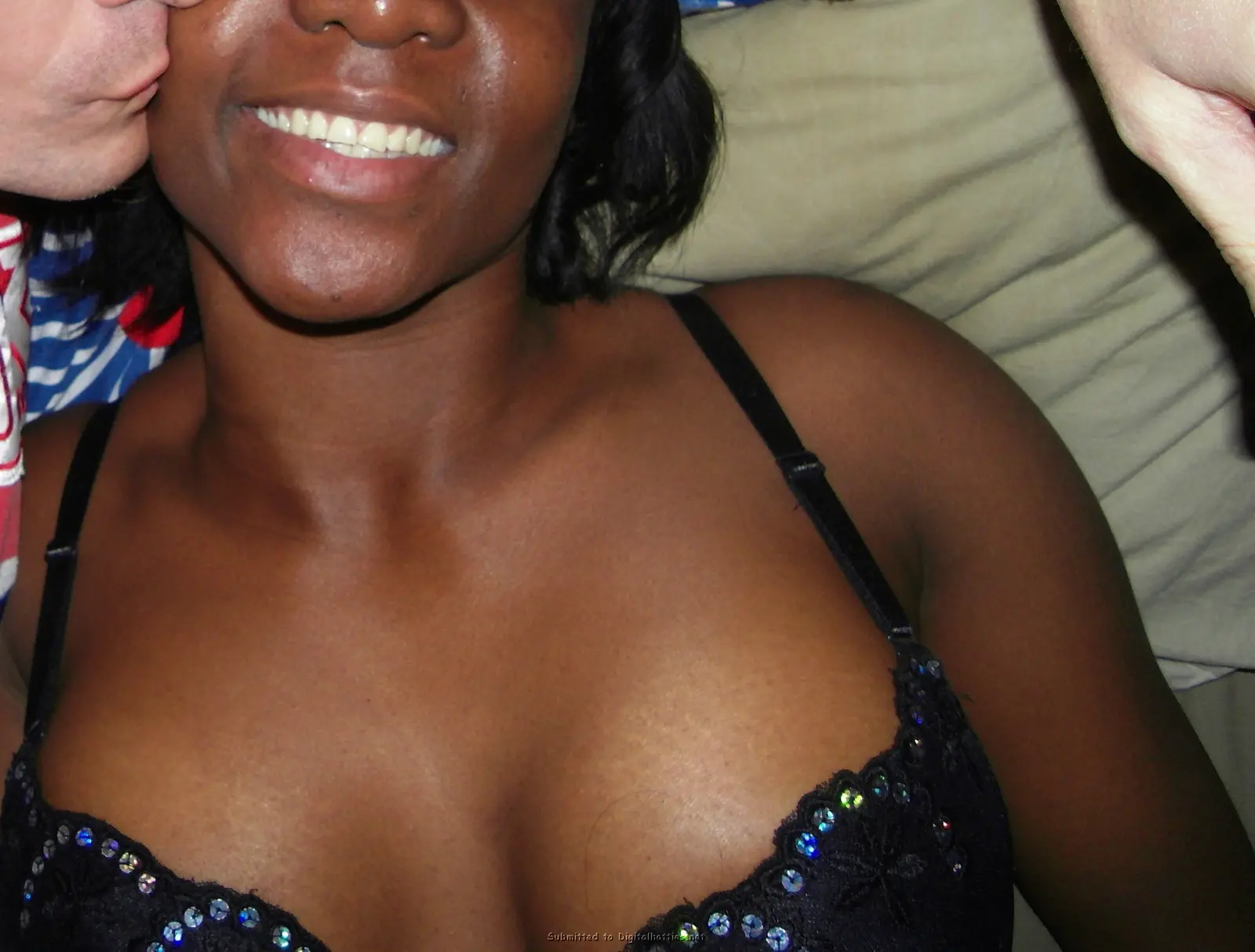 Interracial Amateur Porn: Ebony Slut Fucks White Guy