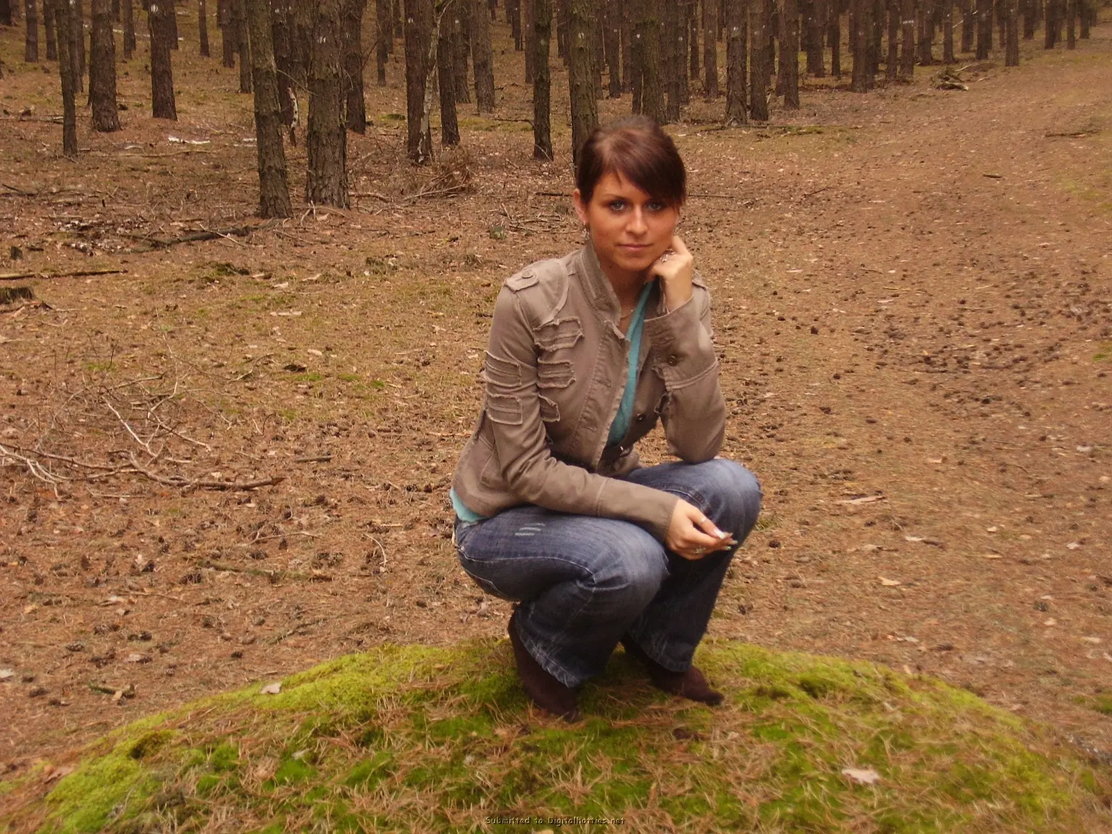 Sexy Babe Gives Blowjob to Guy: Amateur Porn Photo