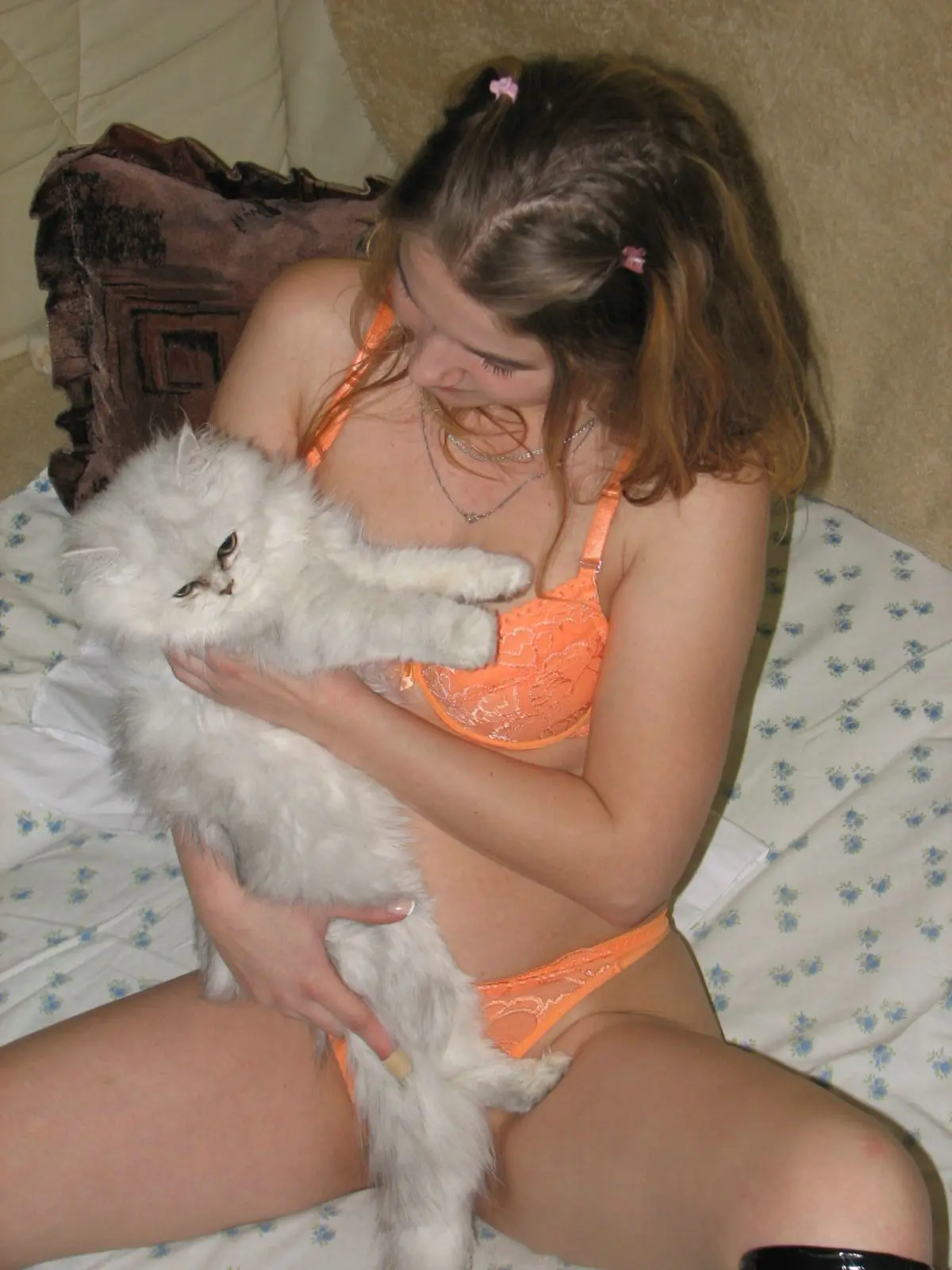 Kinky Girl Fucks Herself with Various Objects - Explicit Amateur Porn