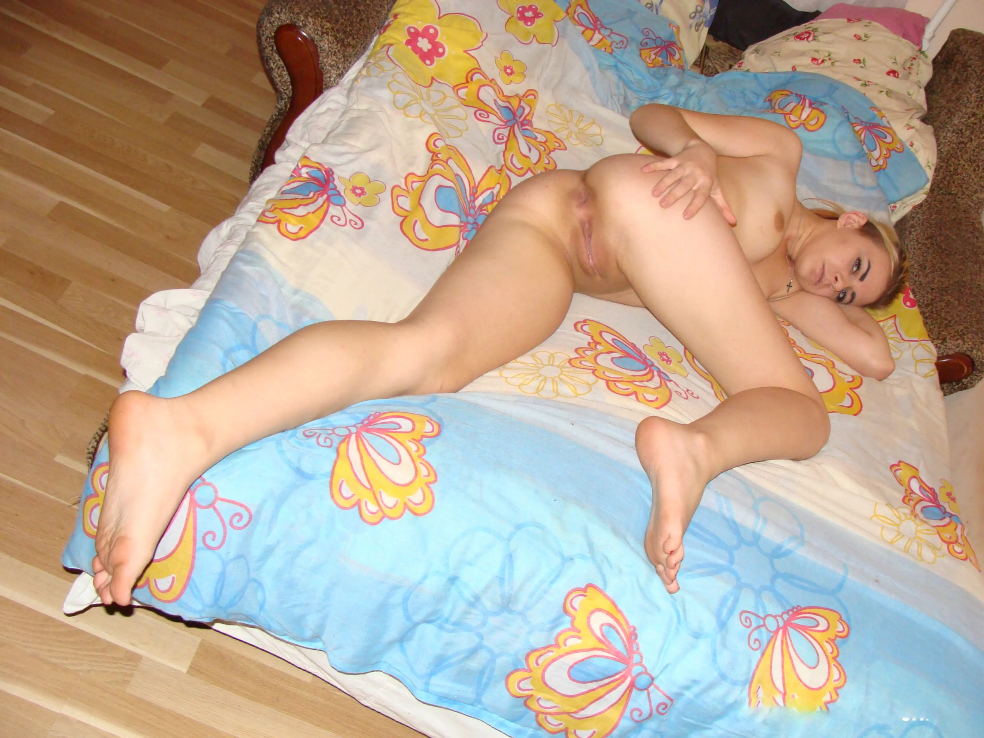 Excited Girlfriend Exposes All Her Best Assets - Amateur Explicit Photo