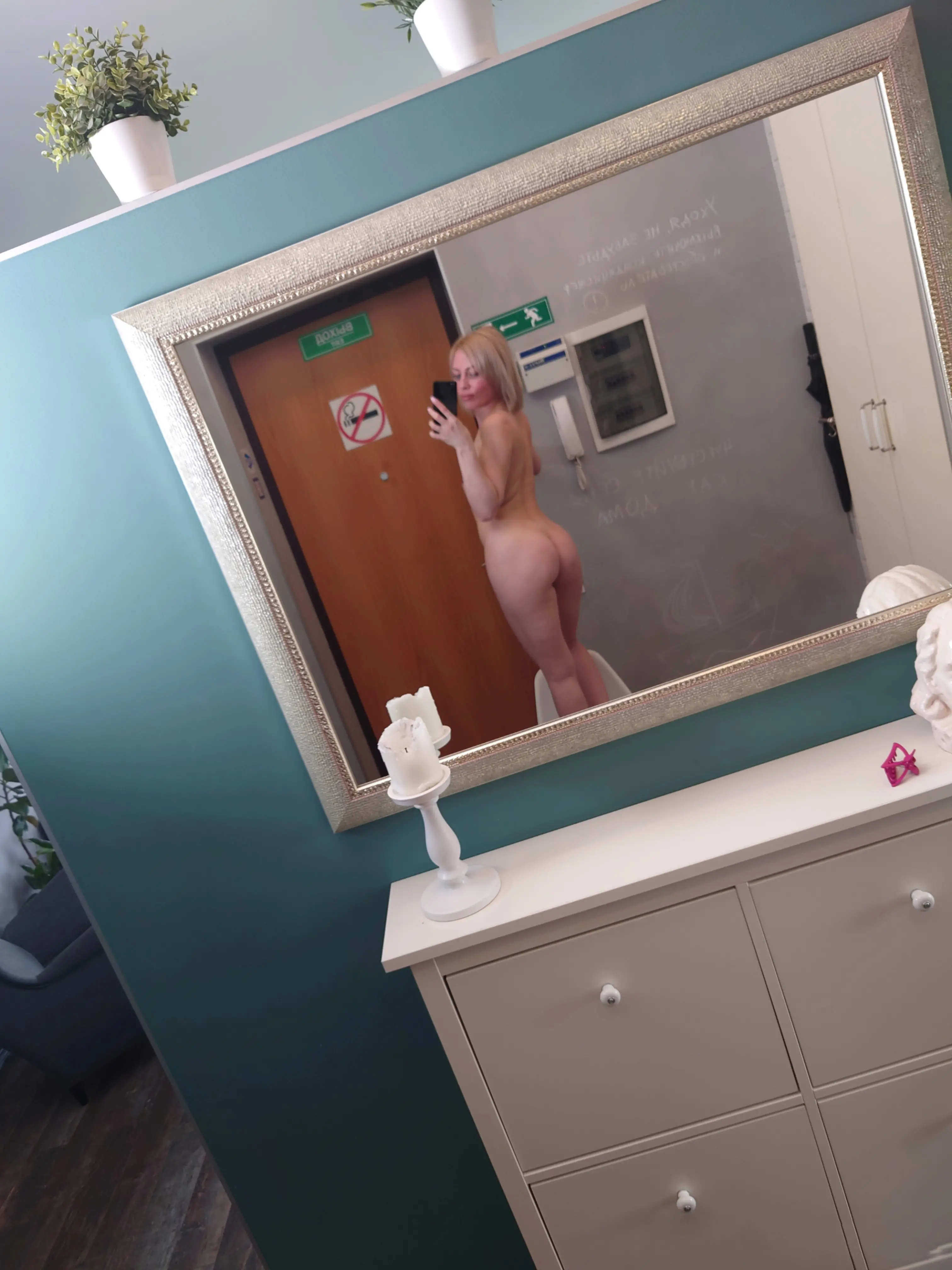 Blonde Hotel Room Fun: Explicit Amateur Photo Session