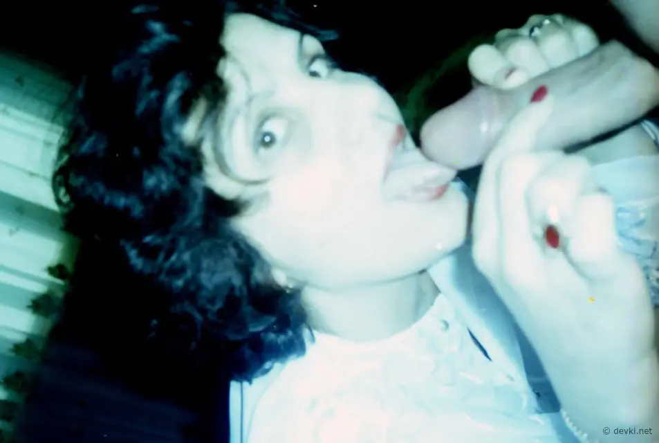 Hot babe deepthroats big thick cock in amateur porn pic