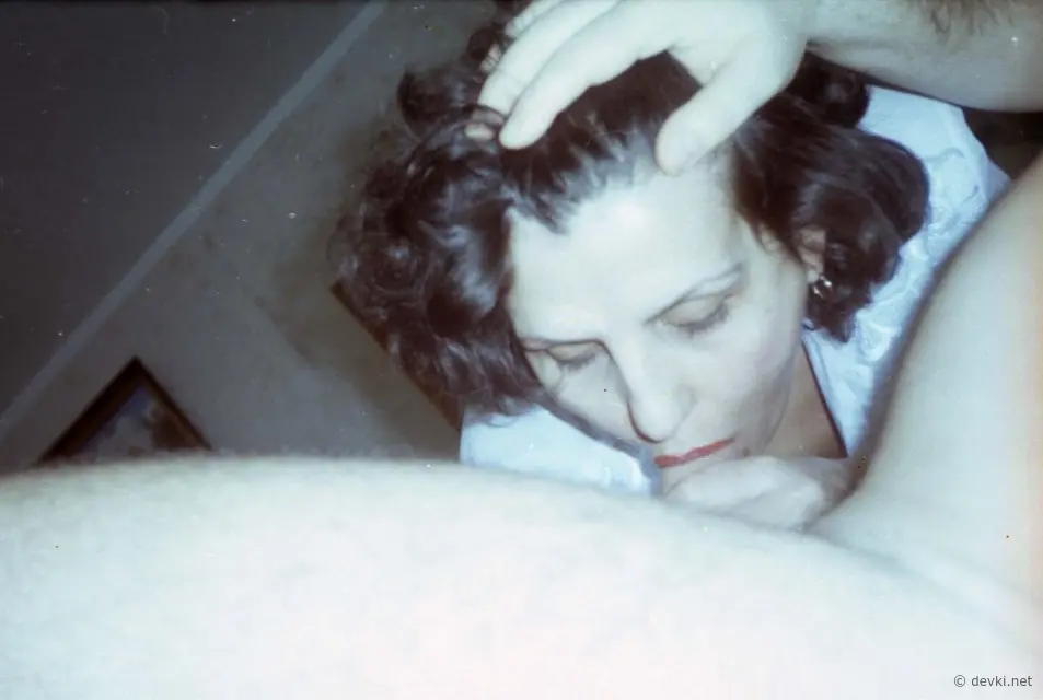 Hot babe deepthroats big thick cock in amateur porn pic