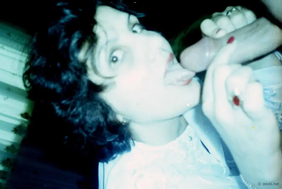 Hot babe deepthroats big thick cock in amateur porn pic