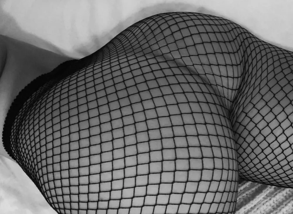 Thick and Curvy Teen Spreading Her Pussy - Amateur Explicit Photo