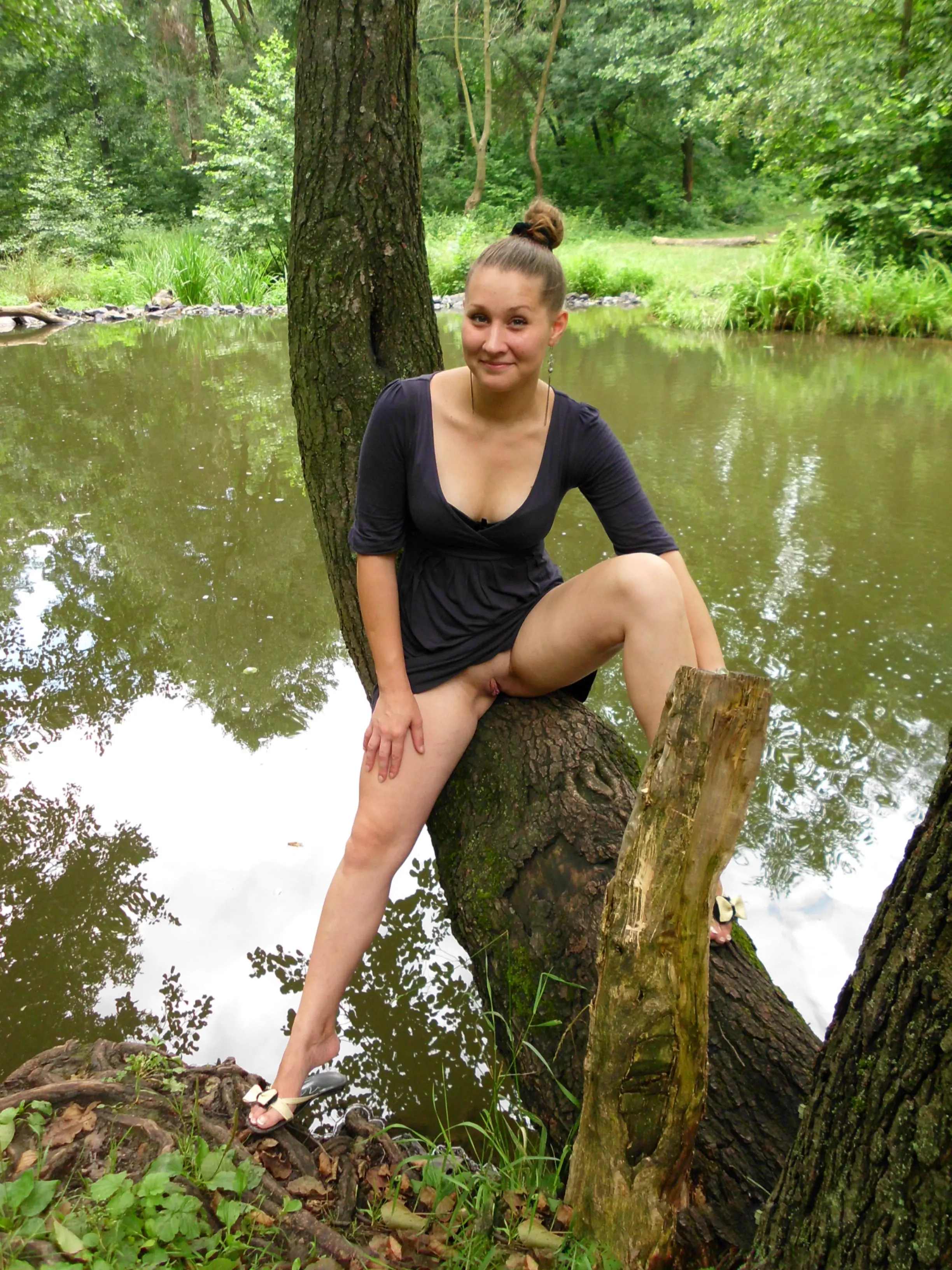 Wild Girlfriend Strips Naked Outdoors for Passionate Display