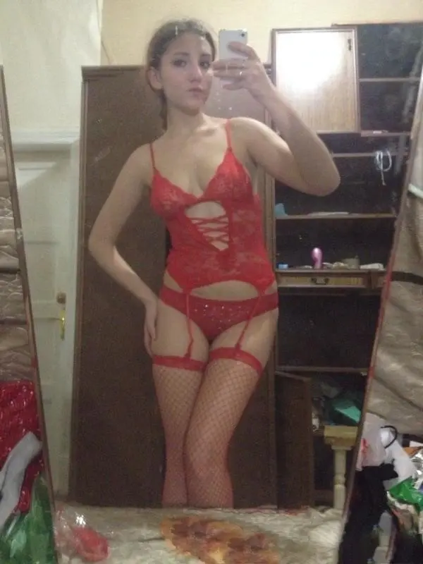 Sexy Cutie Reveals Hot Lingerie Collection in Amateur Photos