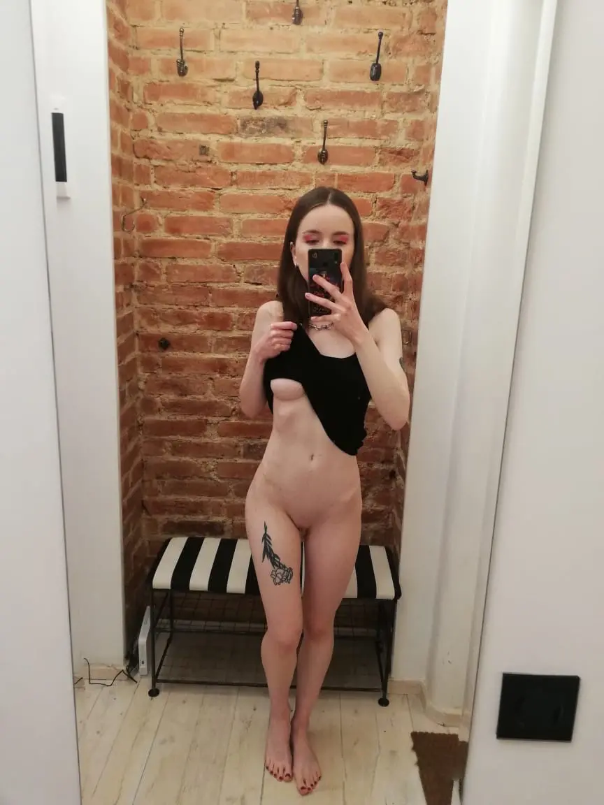 Explicit Nude Selfies: Amateur Body Photography Uncovered