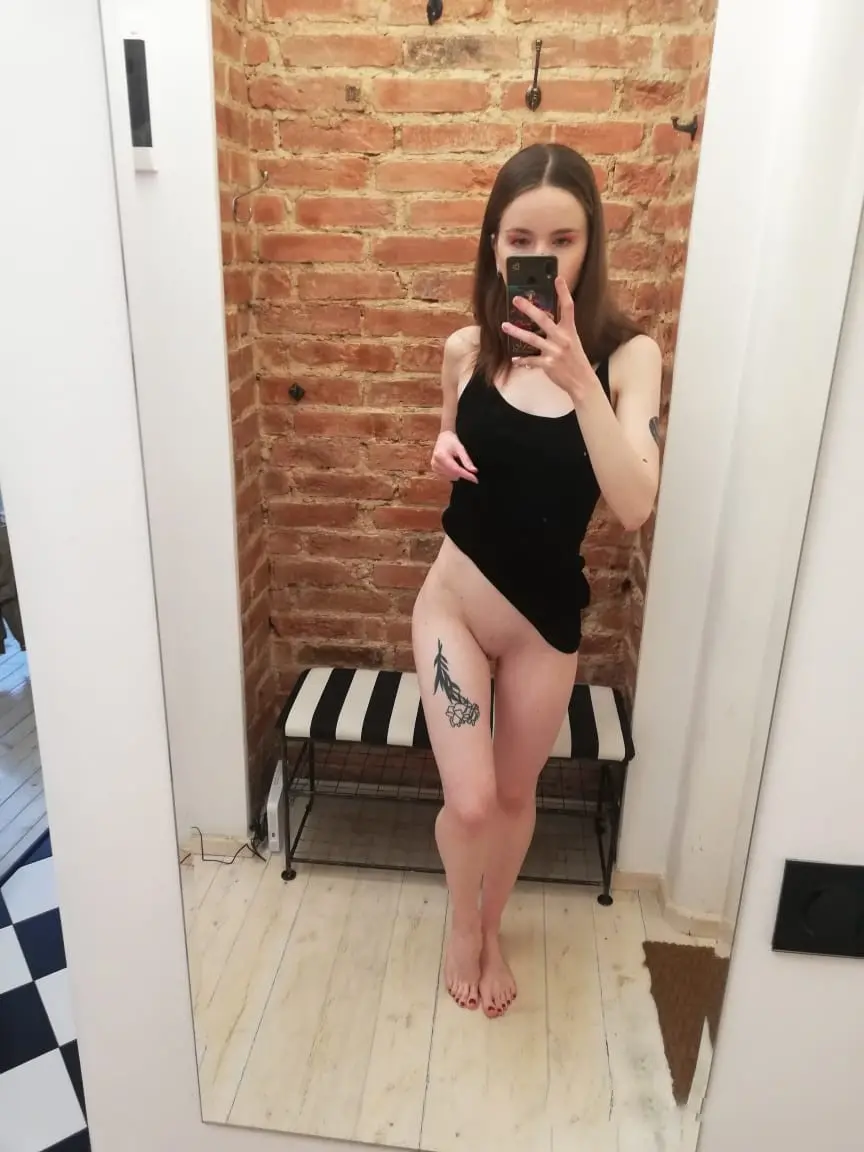 Explicit Nude Selfies: Amateur Body Photography Uncovered