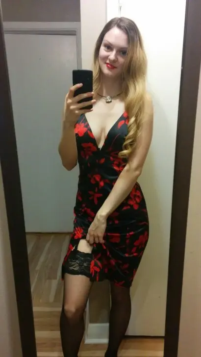 Hot Babe Loves Strangers Fucking Her - Amateur Porn Photo