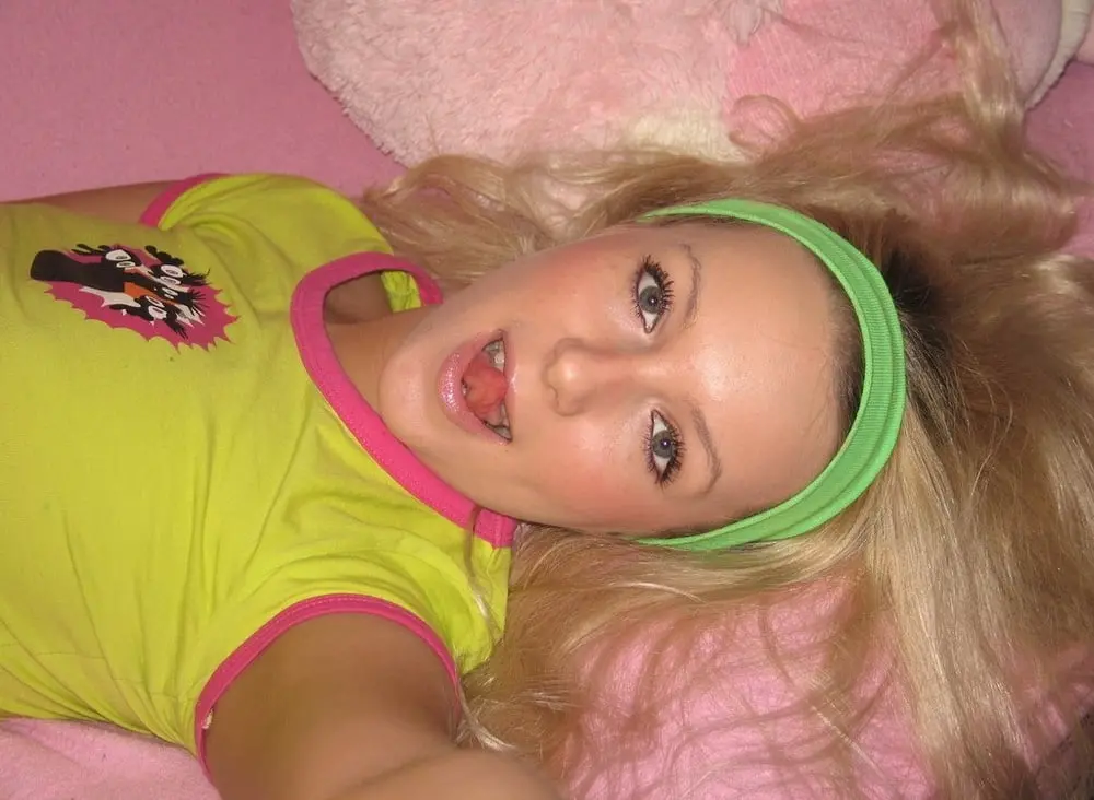 Bright Blonde Anal Solo: Explicit Amateur Porn Photo