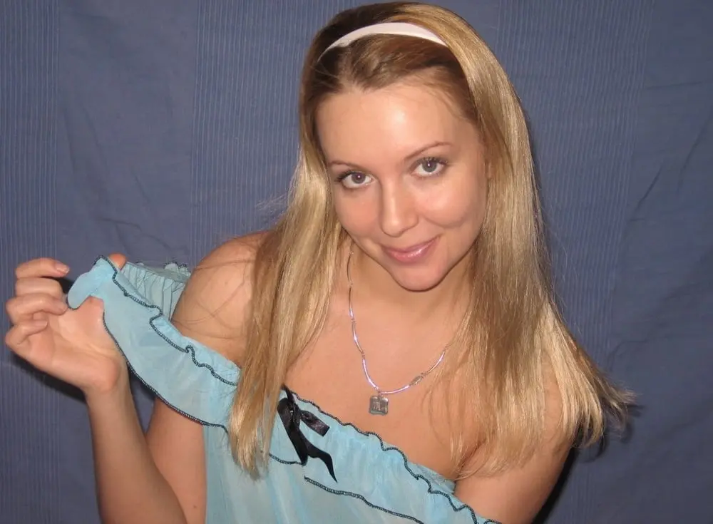 Cute Slut Sucks and Fucks Thick Cock in Amateur Porn Photo