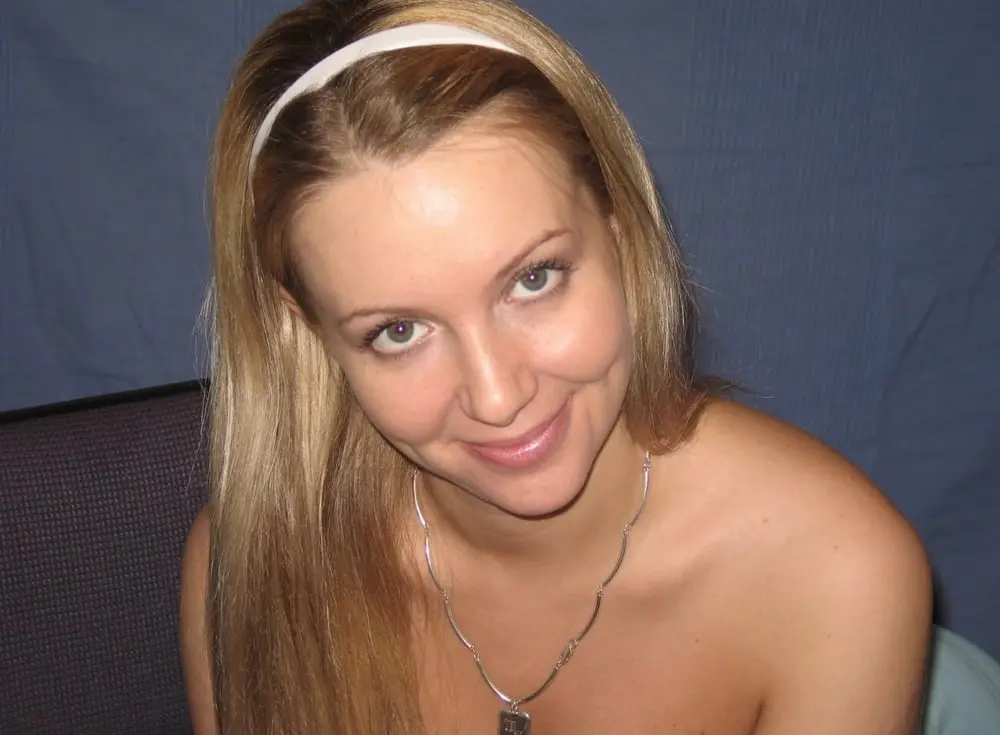 Cute Slut Sucks and Fucks Thick Cock in Amateur Porn Photo