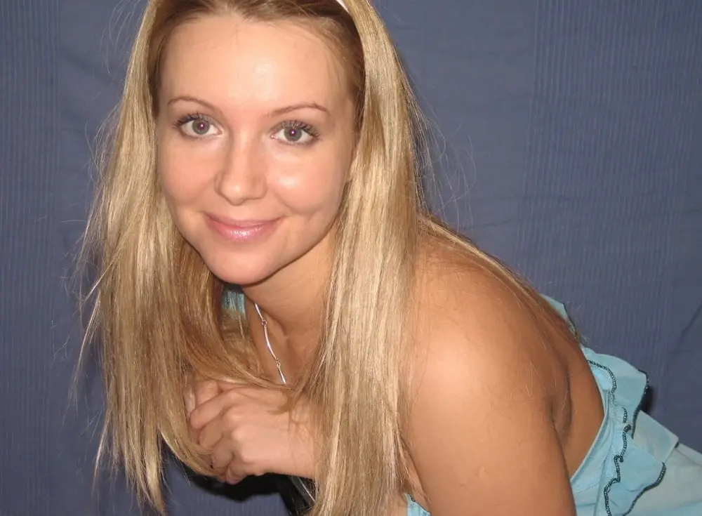 Cute Slut Sucks and Fucks Thick Cock in Amateur Porn Photo