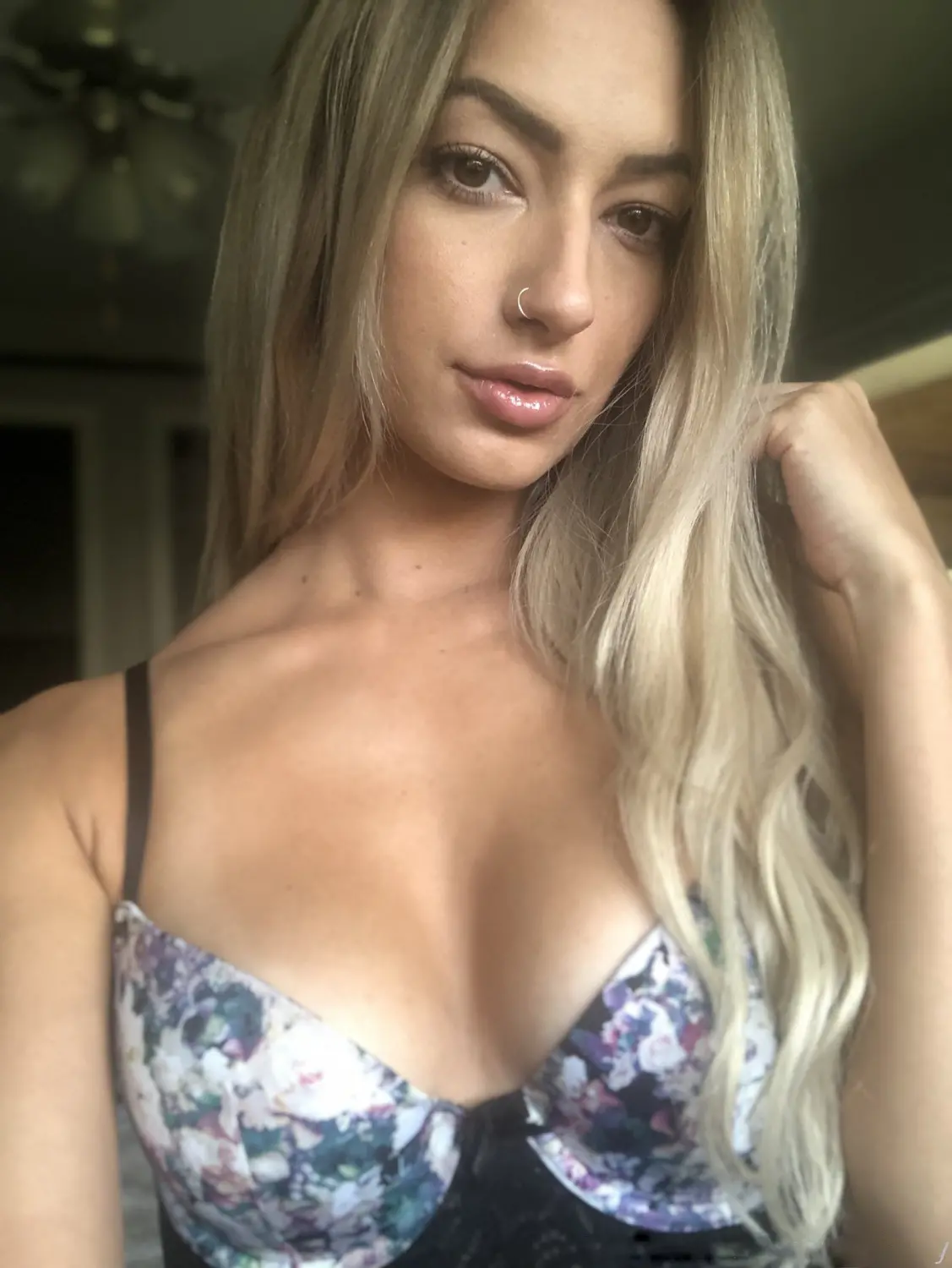 Hot Naked Girl with Beautiful Body - Amateur Explicit Photo