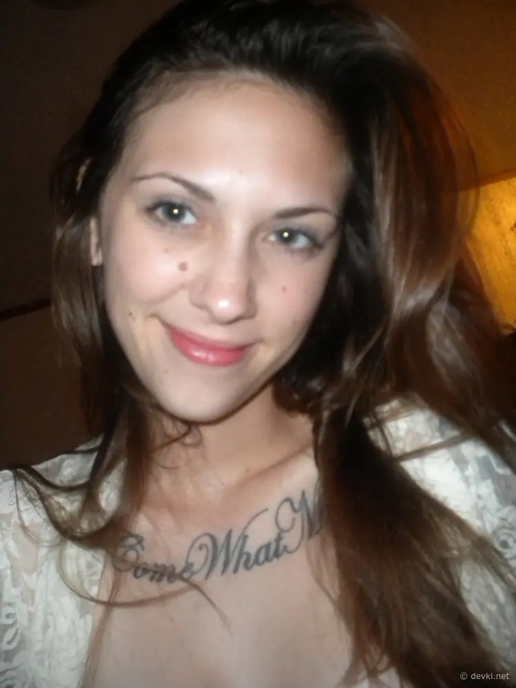 Naked Tattooed Slut in Explicit Amateur Porn Photo