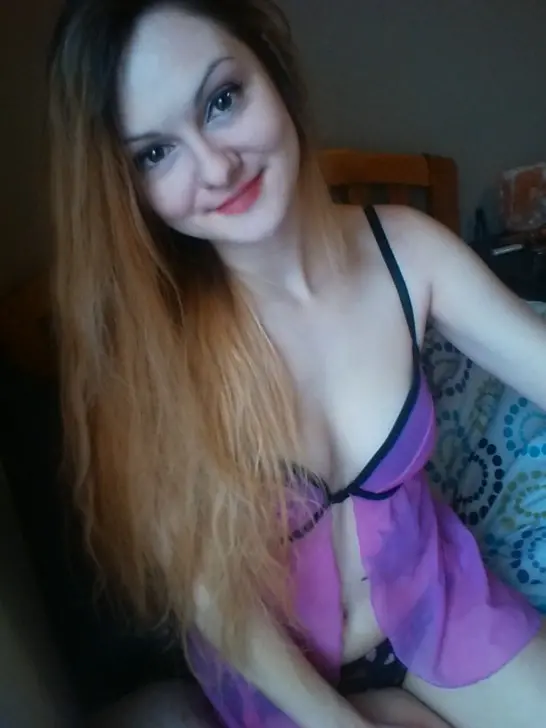 Hot Babe Loves Strangers Fucking Her - Amateur Porn Photo