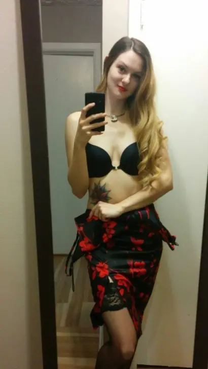 Hot Babe Loves Strangers Fucking Her - Amateur Porn Photo