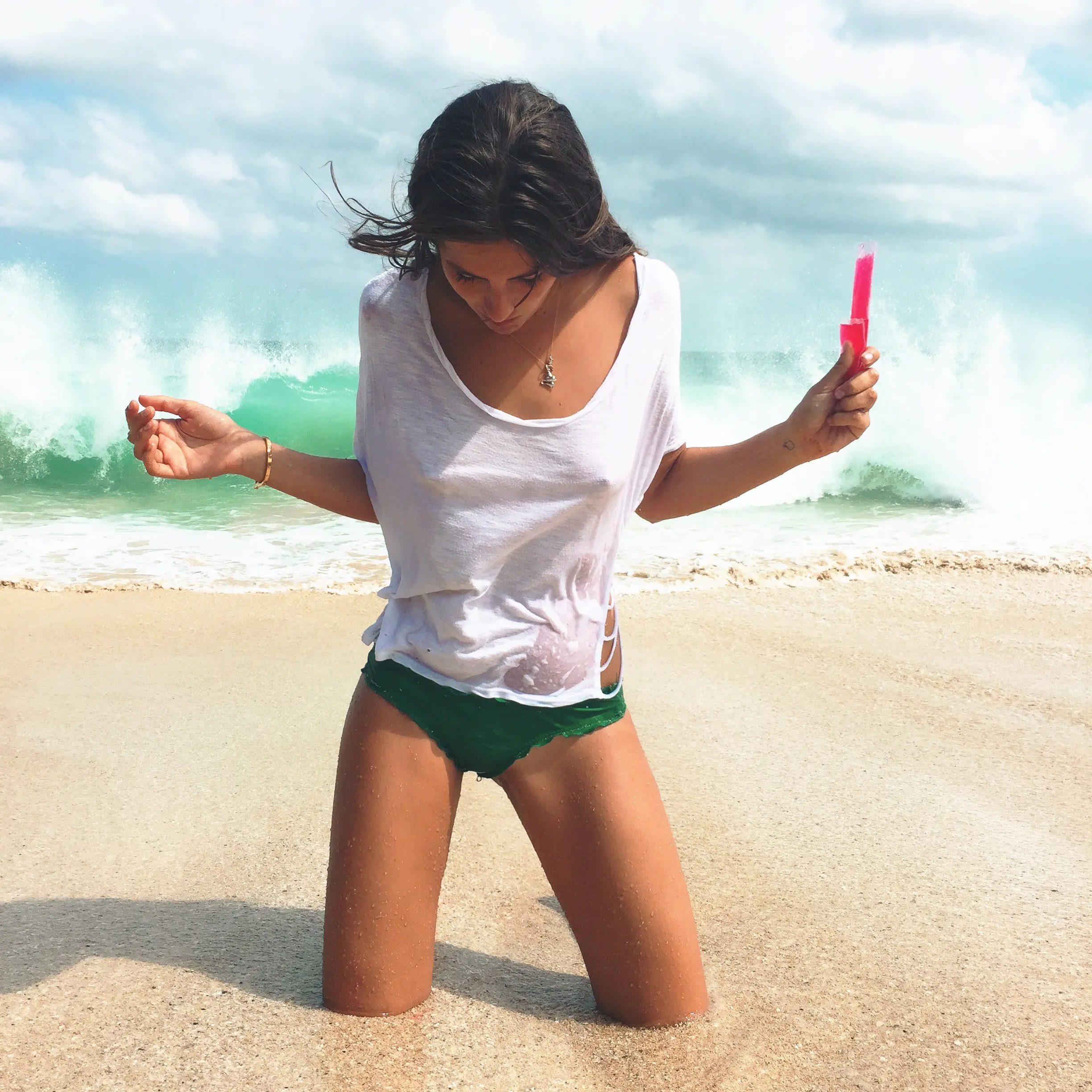 Hot Blowjob Babe Naked on Vacation: Amateur Porn Photo