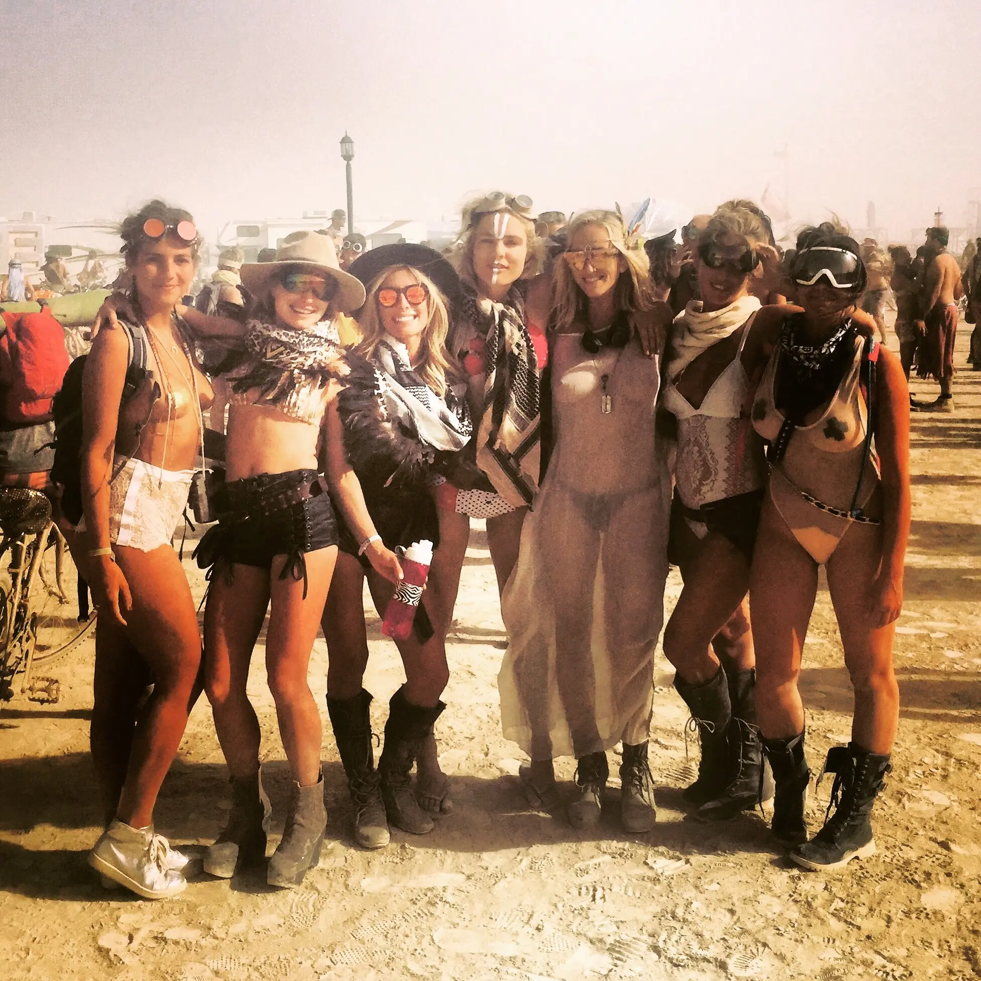 Hot Blowjob Babe Naked on Vacation: Amateur Porn Photo