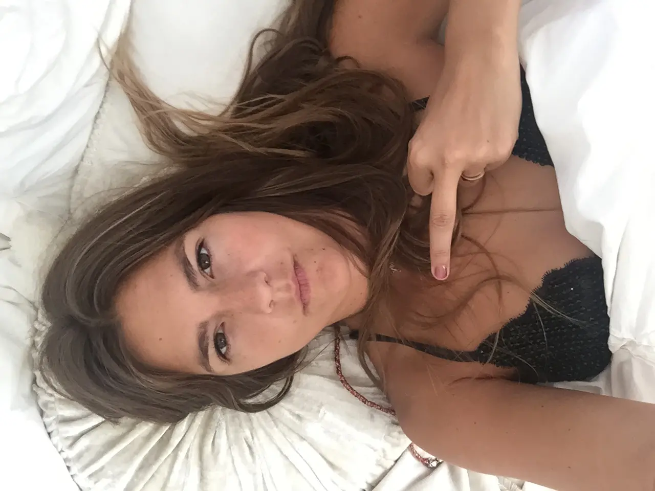 Hot Blowjob Babe Naked on Vacation: Amateur Porn Photo