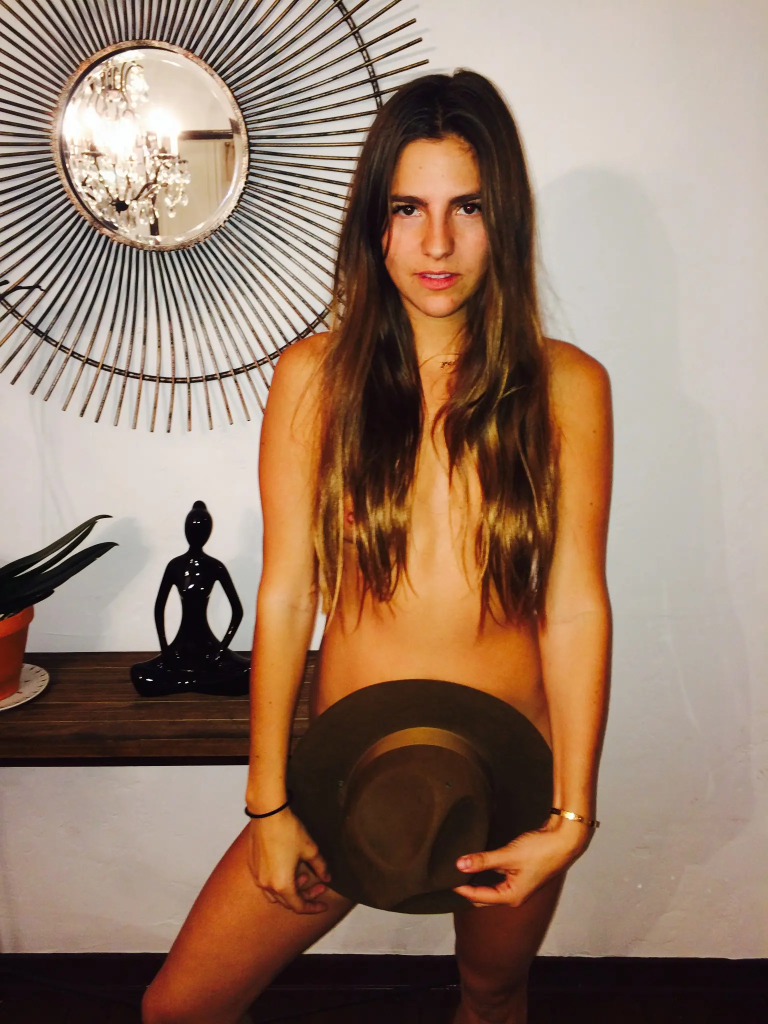 Hot Blowjob Babe Naked on Vacation: Amateur Porn Photo