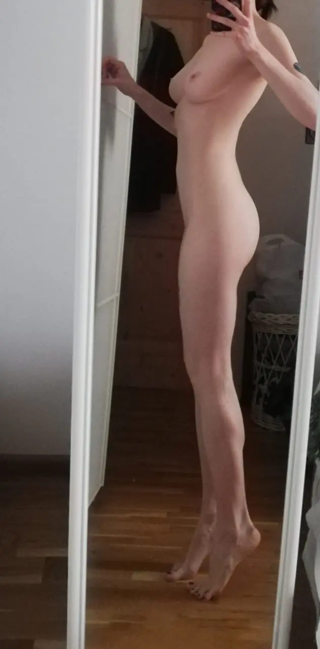 Explicit Nude Selfies: Amateur Body Photography Uncovered