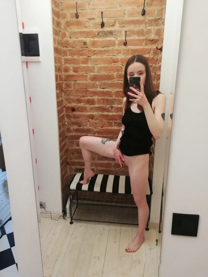 Explicit Nude Selfies: Amateur Body Photography Uncovered