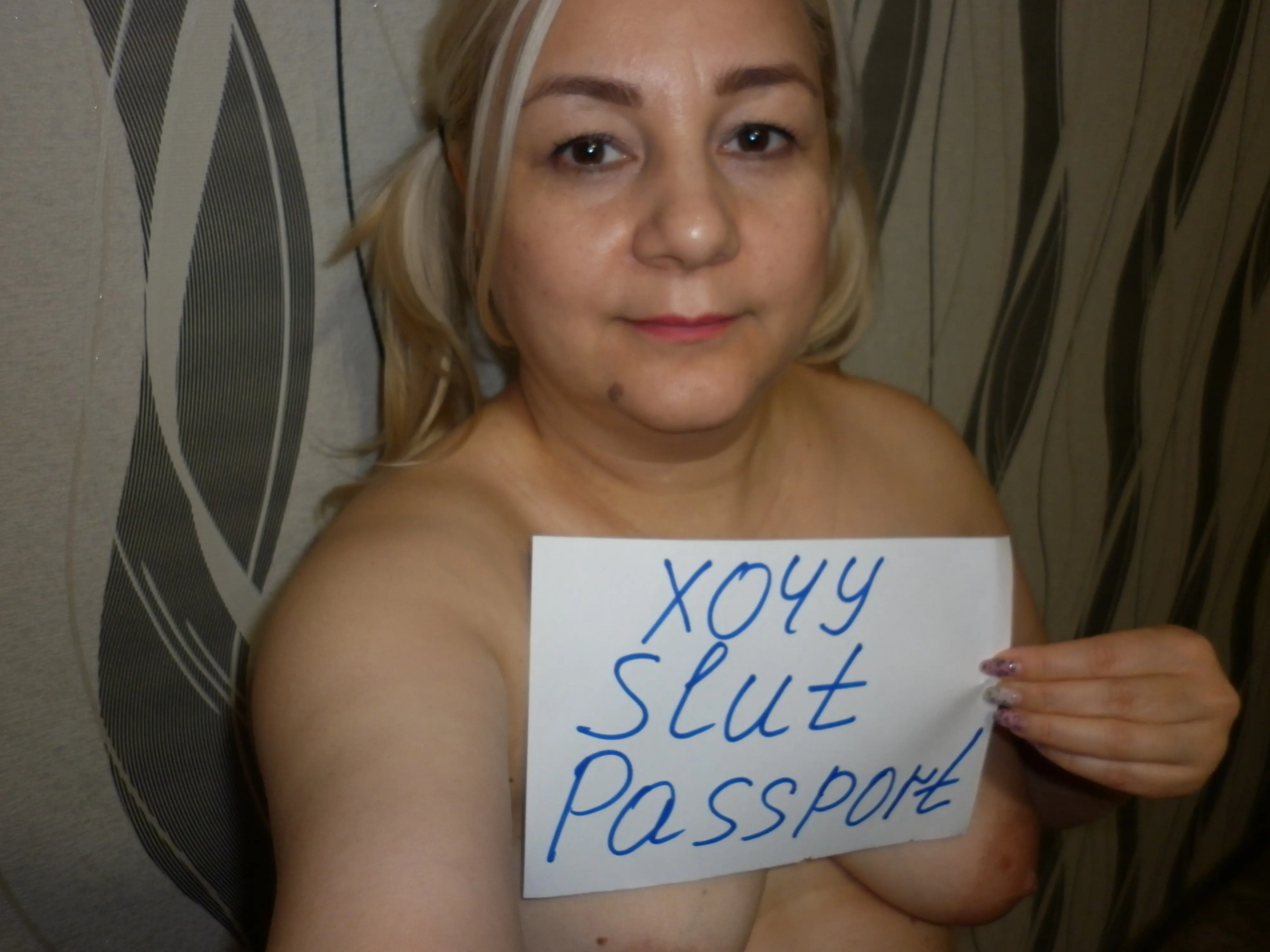 Colorful Whore Amateur Porn Pics: Explicit and Unfiltered