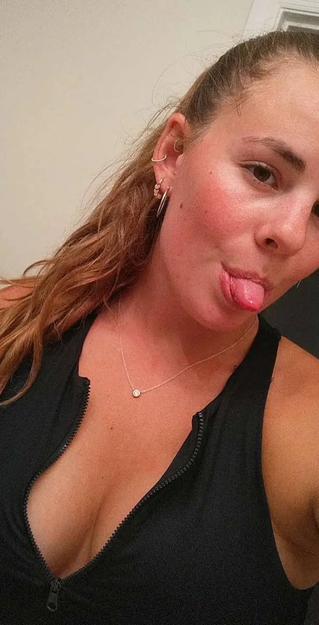 Hot Girlfriend Leaked Online: Amateur Explicit Photos