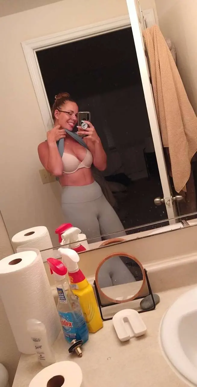Hot Girlfriend Leaked Online: Amateur Explicit Photos