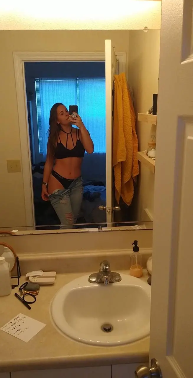 Hot Girlfriend Leaked Online: Amateur Explicit Photos