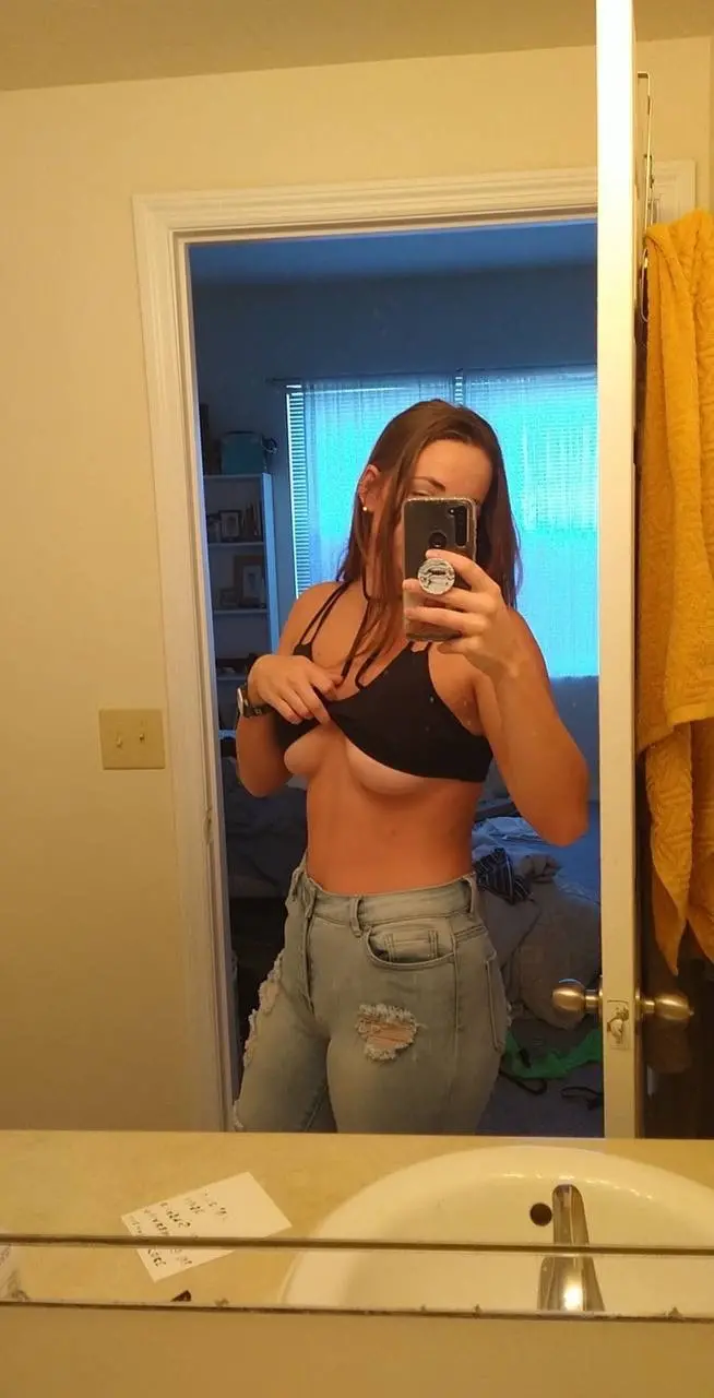 Hot Girlfriend Leaked Online: Amateur Explicit Photos