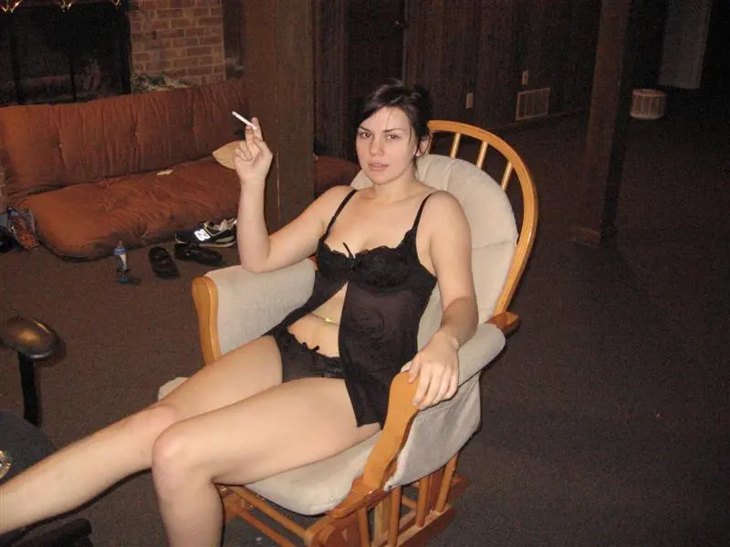 Amateur Slut Exposes Private Porn Photos - Explicit XXX Content