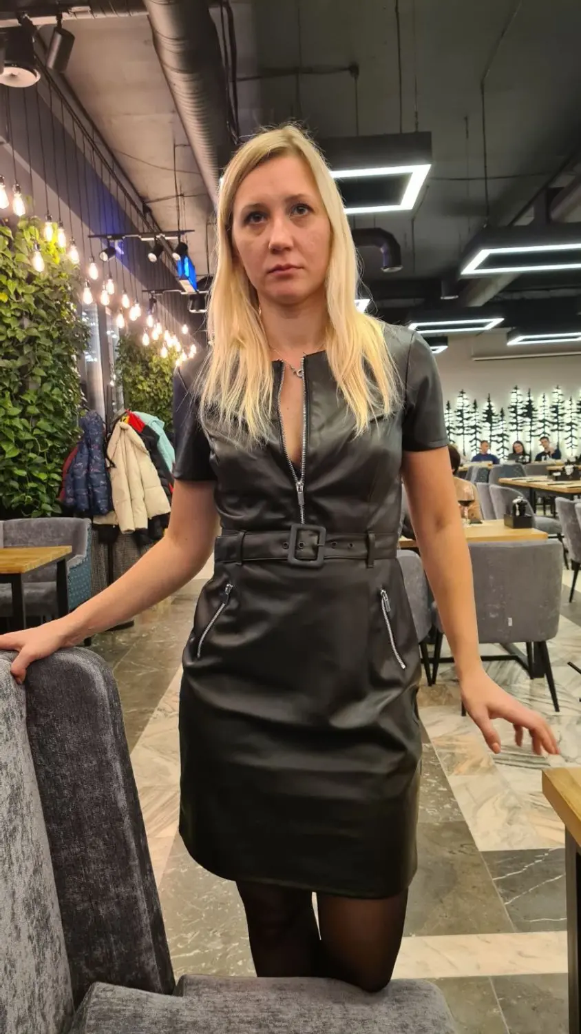 Mature beauty brutally fucked in amateur porn photo shoot