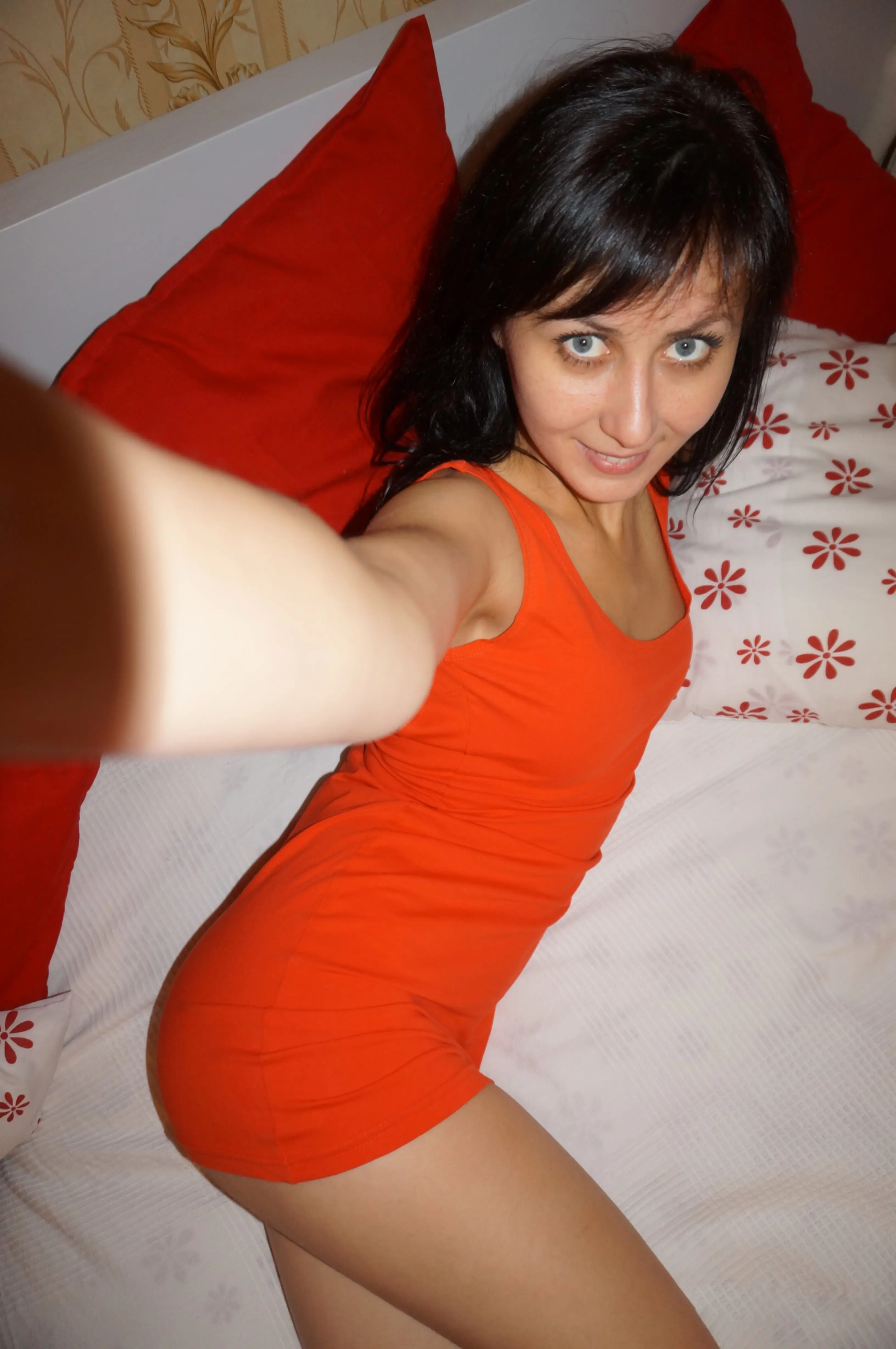 Hot Cutie Shows Off Tiny Natural Tits - Amateur Explicit Photo
