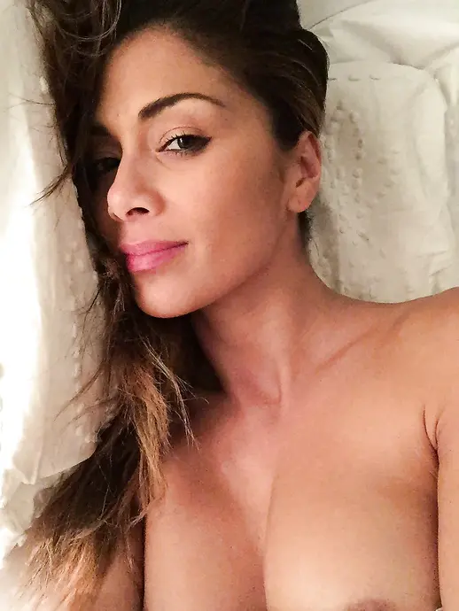 Hot Mulatto Babe Shows Off Shaved Pussy - Explicit Amateur Photo
